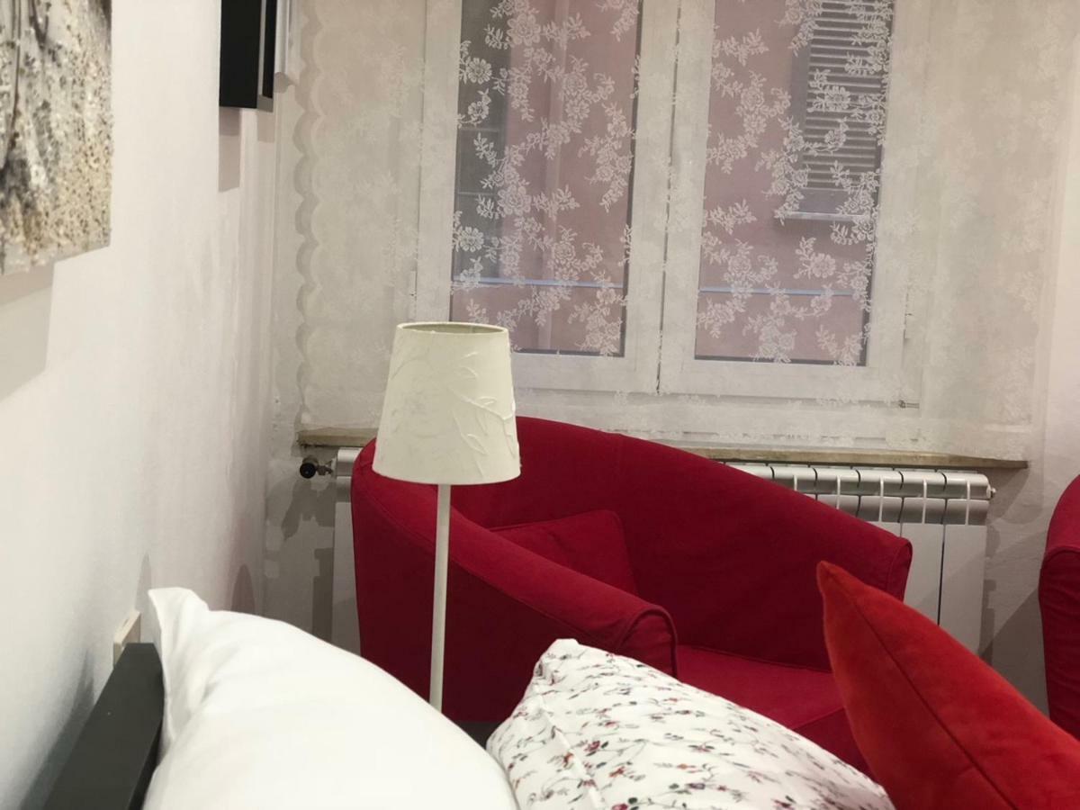 Апартаменты Temporary House Vicolo Colombina Болонья Экстерьер фото