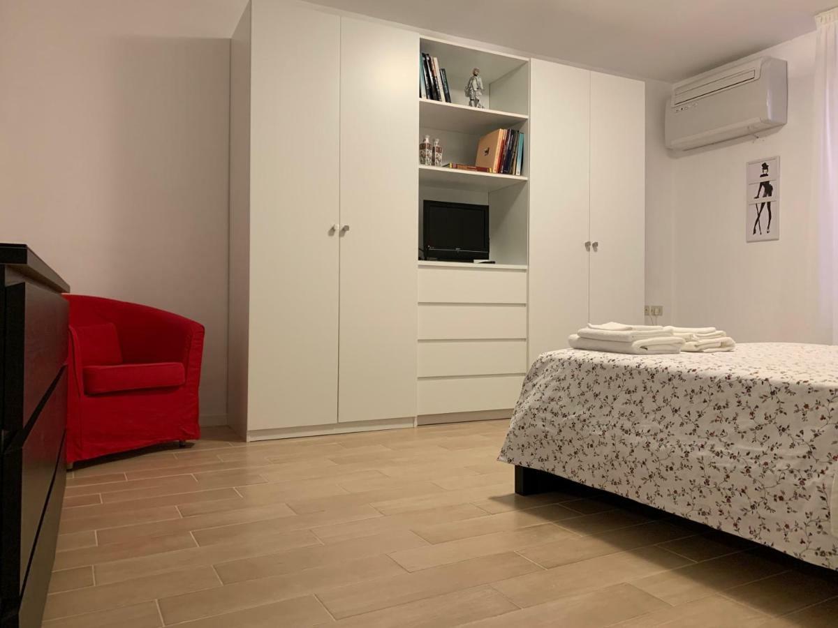Апартаменты Temporary House Vicolo Colombina Болонья Экстерьер фото
