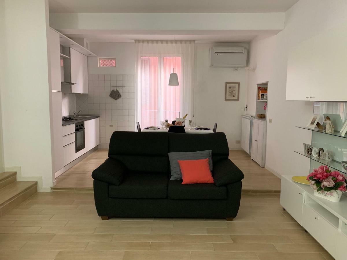Апартаменты Temporary House Vicolo Colombina Болонья Экстерьер фото