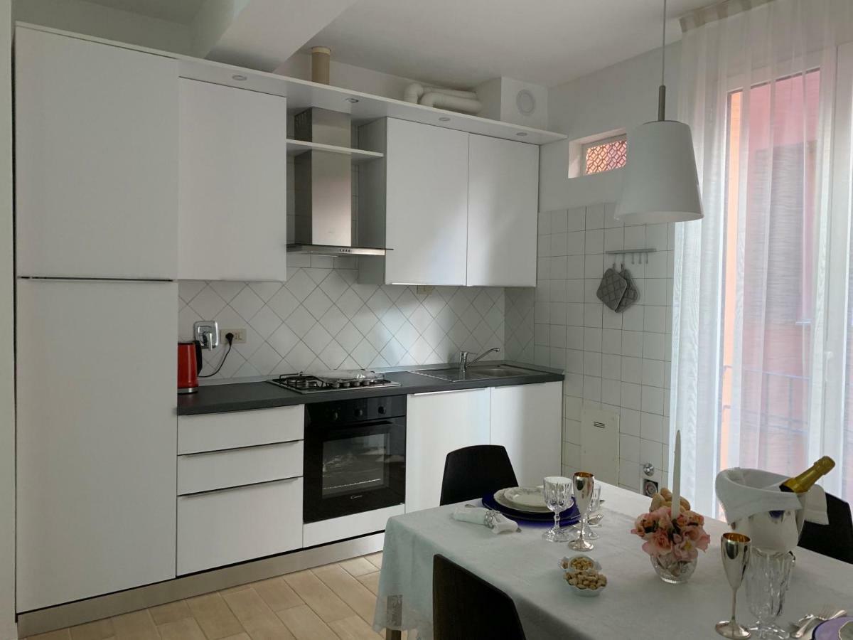Апартаменты Temporary House Vicolo Colombina Болонья Экстерьер фото